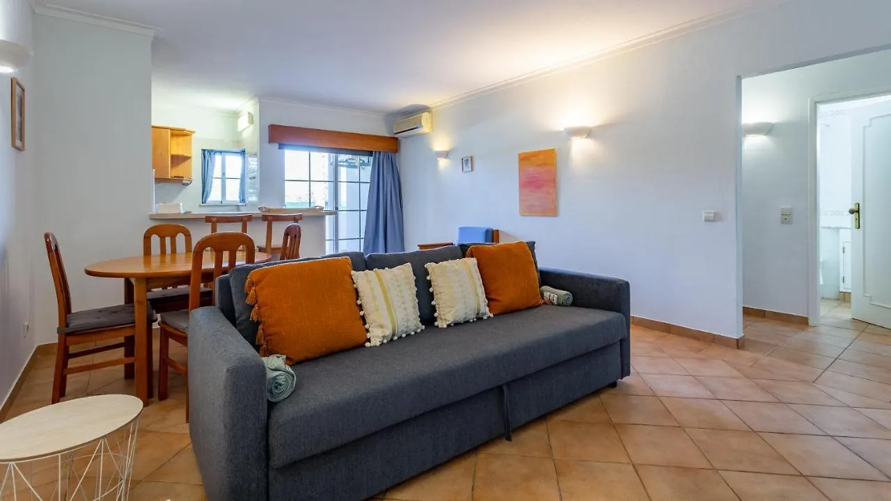 Sunny 1Bdr Apartment W/ Balcony & Pool In Portimao By Lovelystay