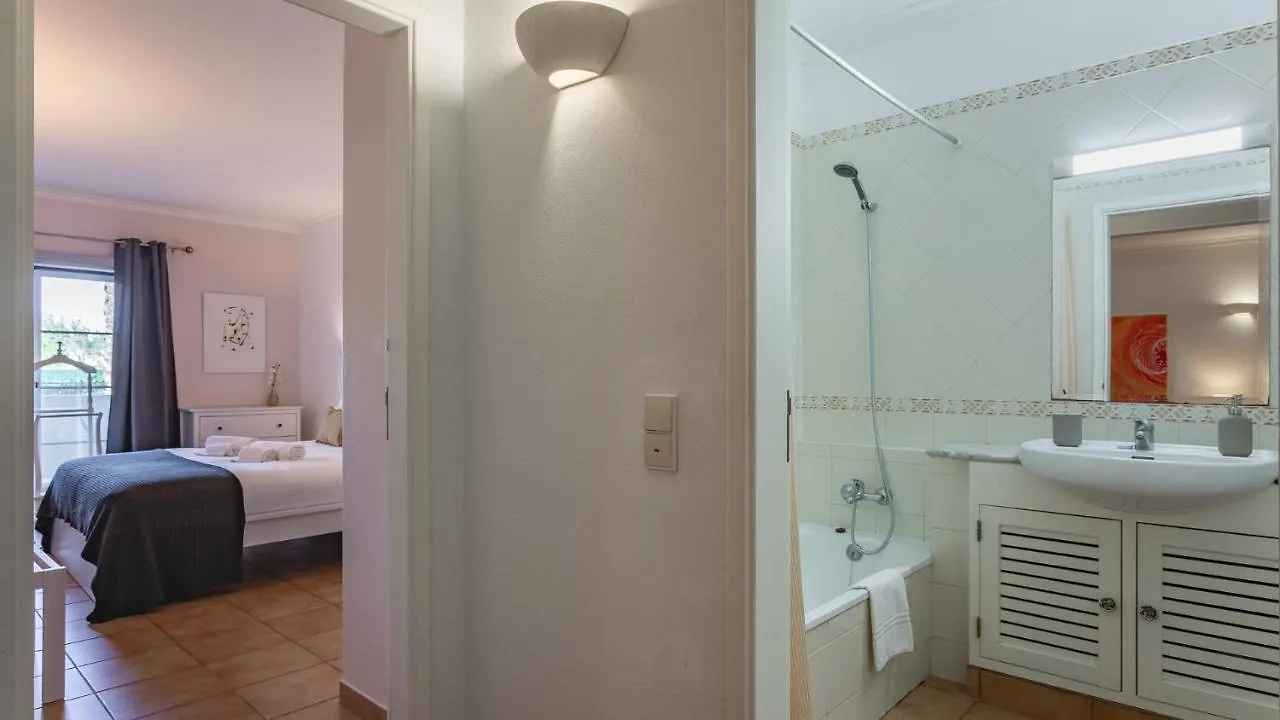 Sunny 1Bdr Apartment W/ Balcony & Pool In Portimao By Lovelystay