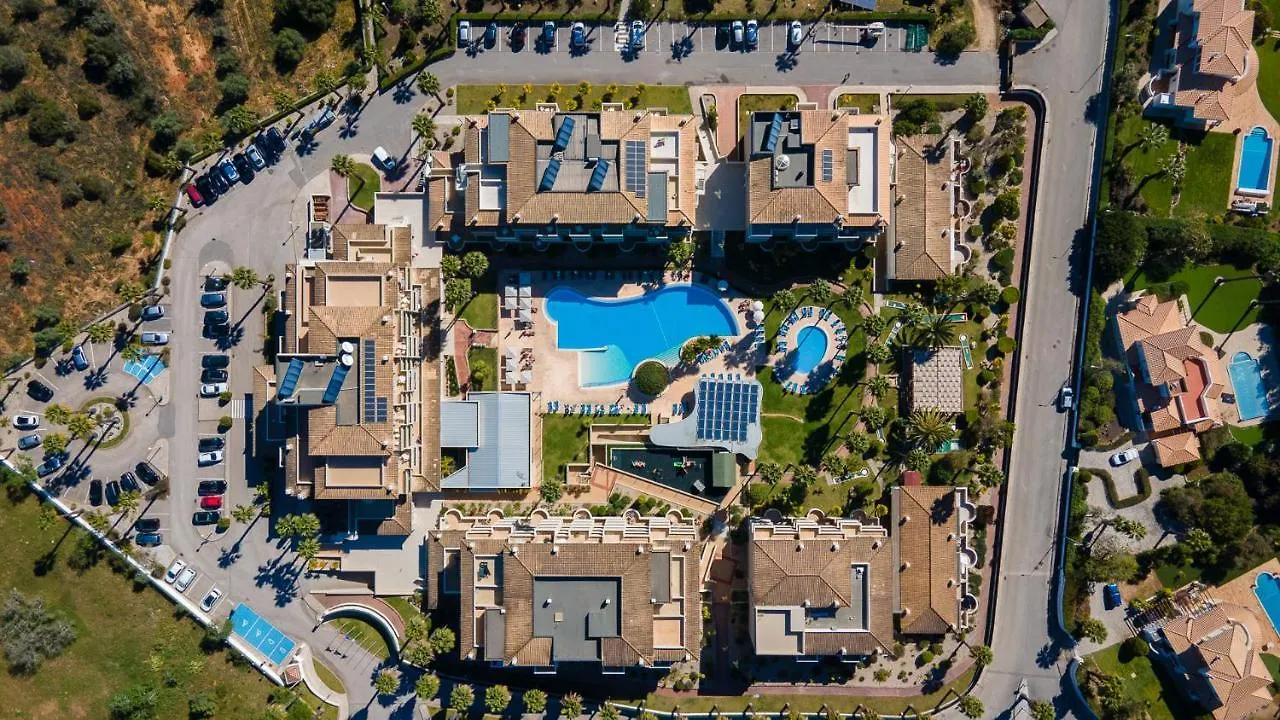 Sunny 1Bdr Apartment W/ Balcony & Pool In Portimao By Lovelystay