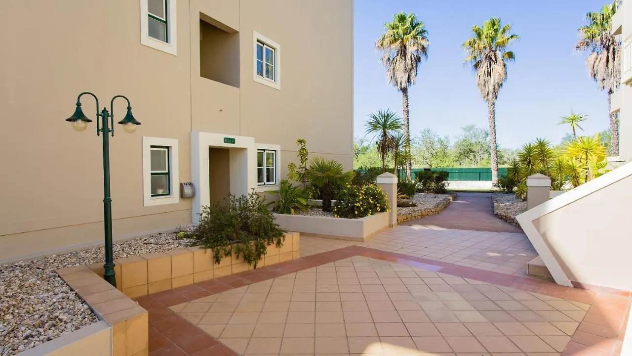 Sunny 1Bdr Apartment W/ Balcony & Pool In Portimao By Lovelystay