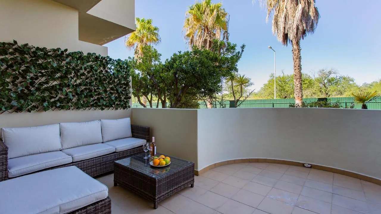 Sunny 1Bdr Apartment W/ Balcony & Pool In Portimao By Lovelystay