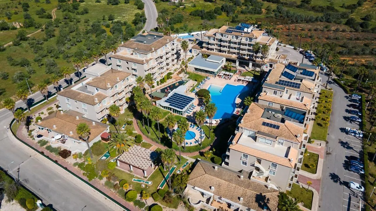 Sunny 1Bdr Apartment W/ Balcony & Pool In Portimao By Lovelystay